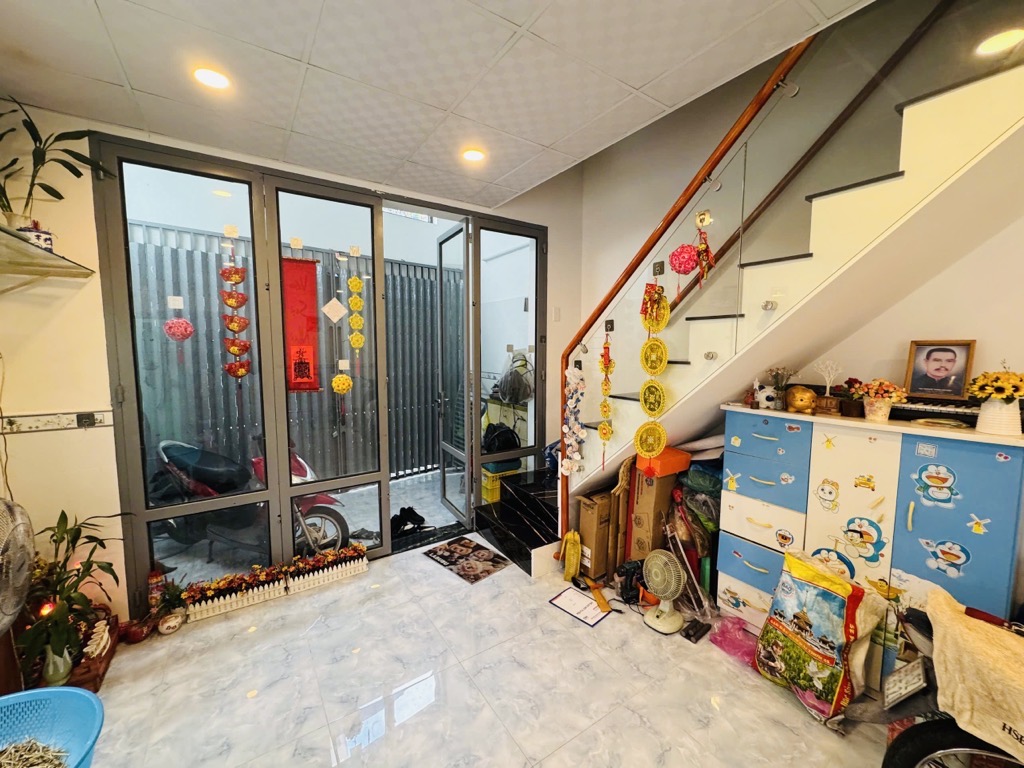 NHÀ BÁN GẤP GẦN ĐƯỜNG HOÀNG SA SỔ HỒNG RIÊNG GIÁ SIÊU HỜI